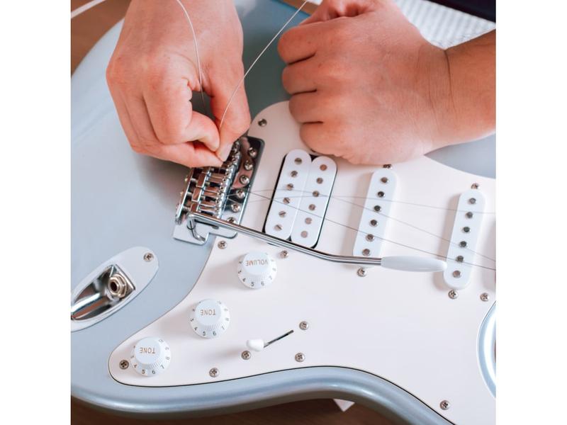 Narzędzia i akcesoria do wymiany strun