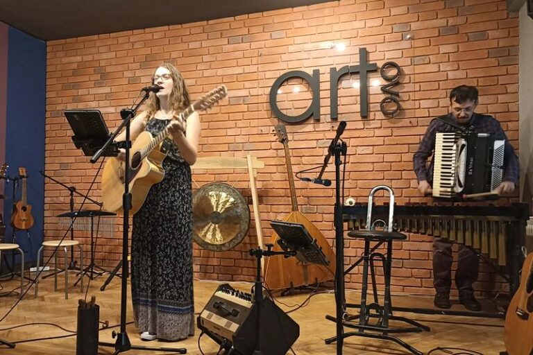 Magiczne teksty piosenek, które poruszają serce i skłaniają do refleksji