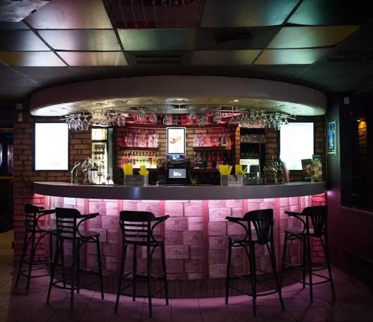 Odkryj emocje w „Autsajder” – chwyty gitarowe, które musisz poznać!